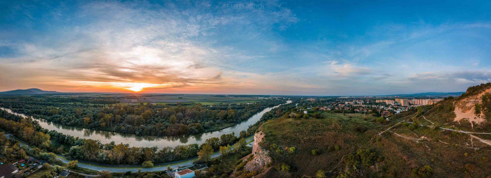 Západ slnka nad Moravou
Jesenný západ slnka.
Kľúčové slová: Západ slnka nad Moravou