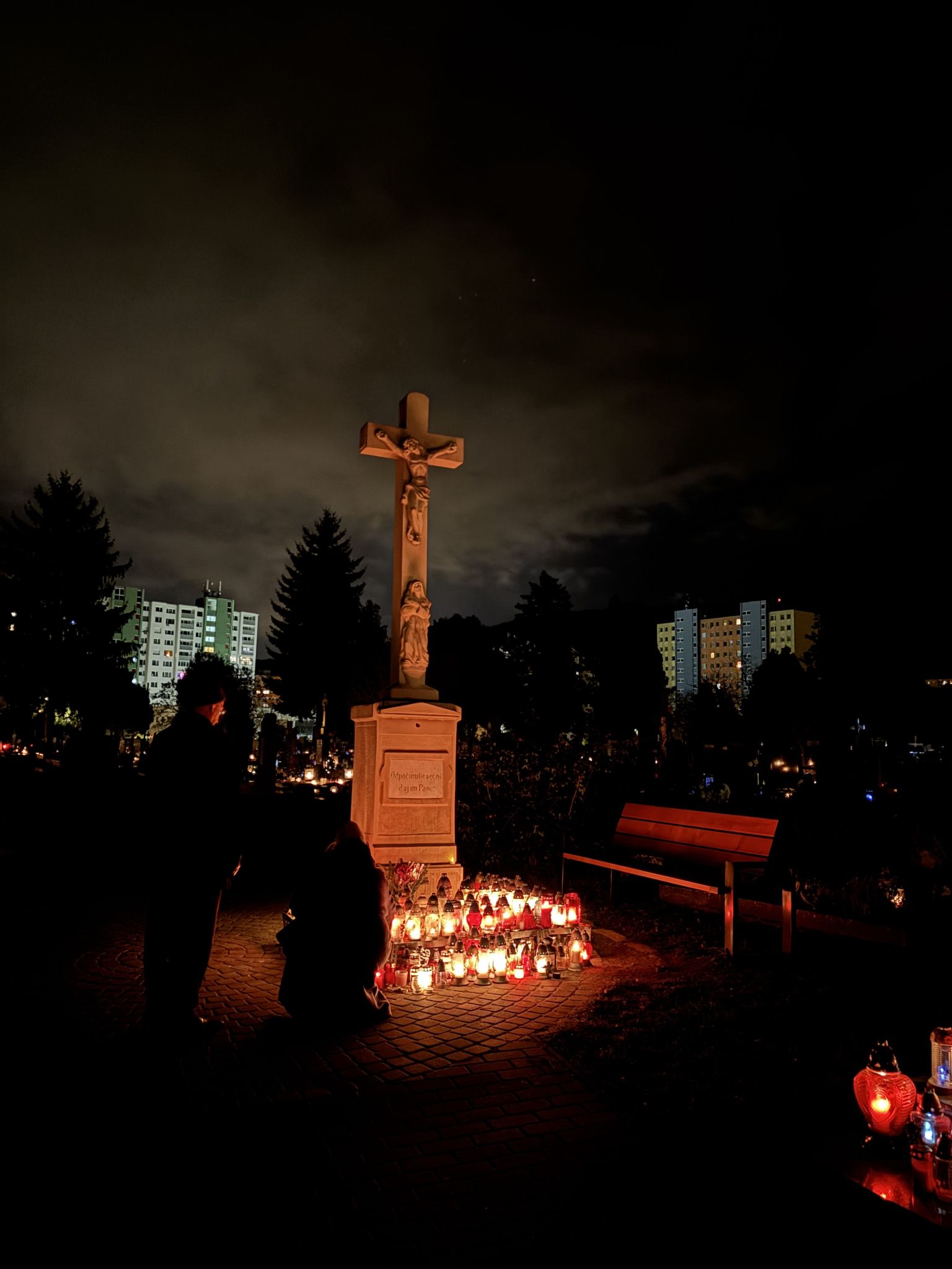Advent
Túto fotku odfotil partner mojej dcéry - Nór. Je to pohľad Nóra na našu Devínsku. Posielam s jeho povolením.
Kľúčové slová: DNV